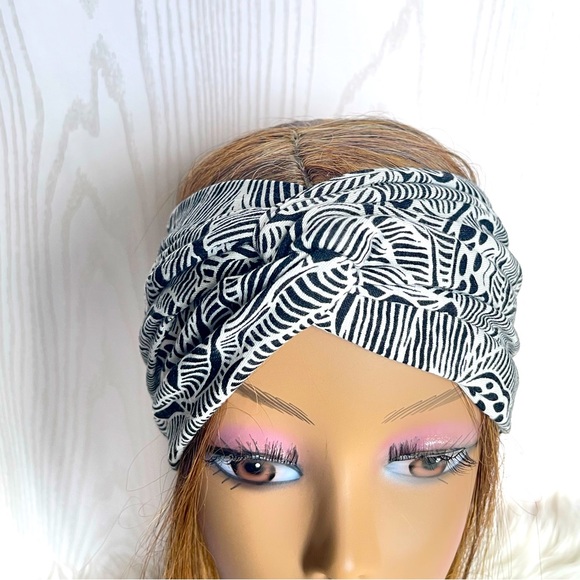 Black & White Abstract Jersy Knit WideTwisted Headband, Spring Headwraps - Picture 5 of 7